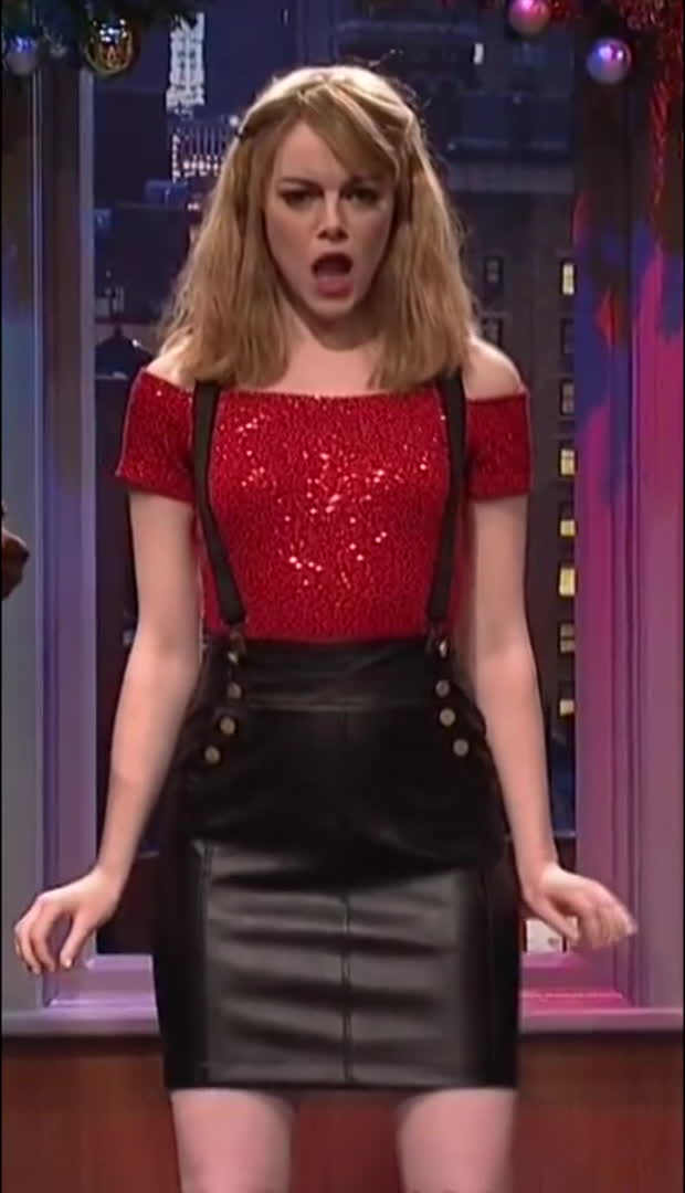 Emma Stone Pelvic Thrust Camel Toe From SNL Tonight - Famous Nipple