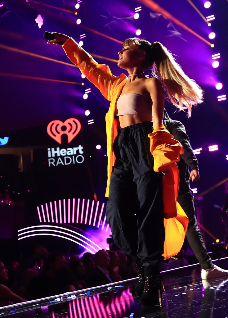 Ariana Grande Pokies During The IHeart Radio Festival - Famo