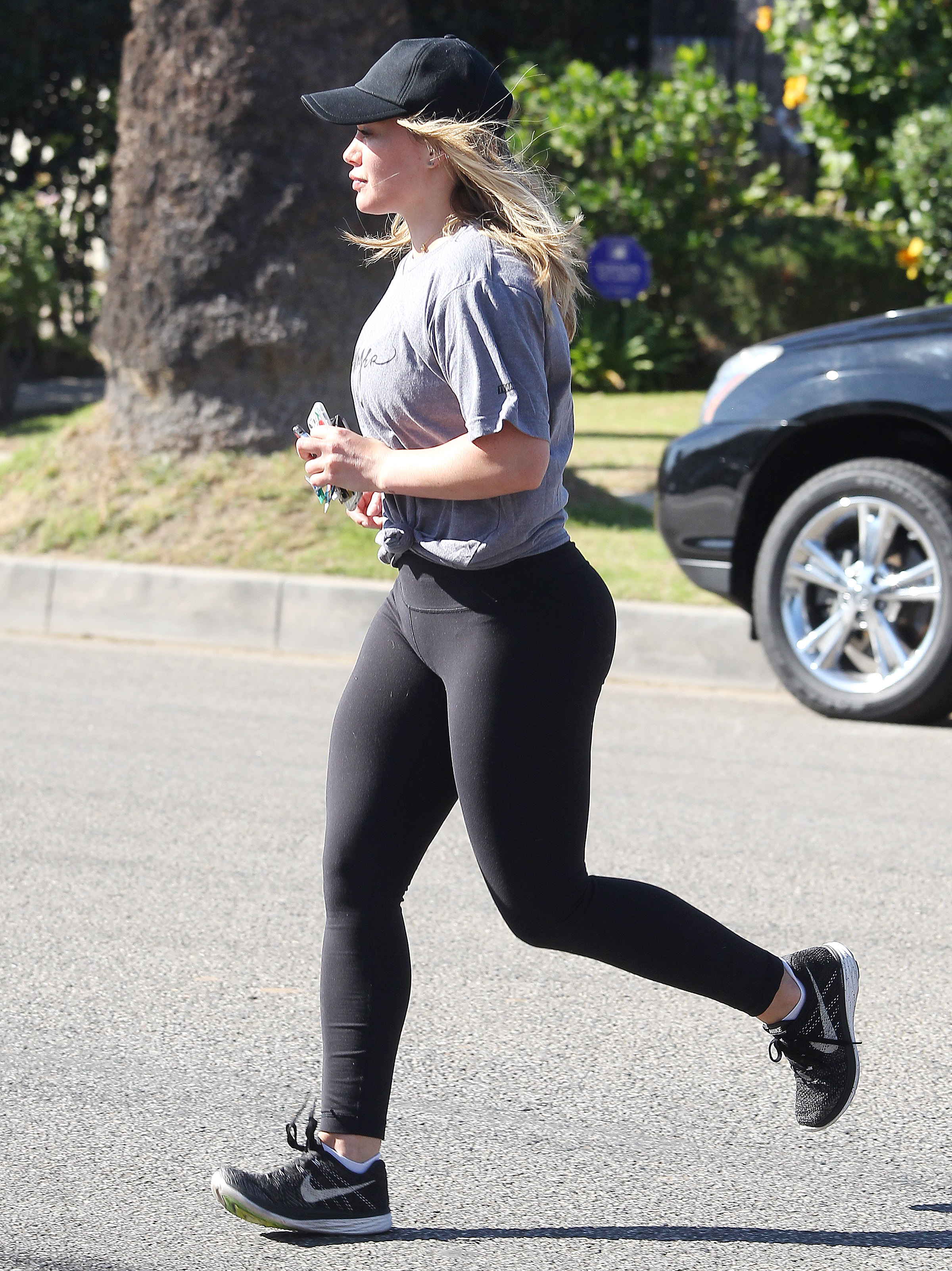 Hilary Duff’s Lower Body Is Perfect
