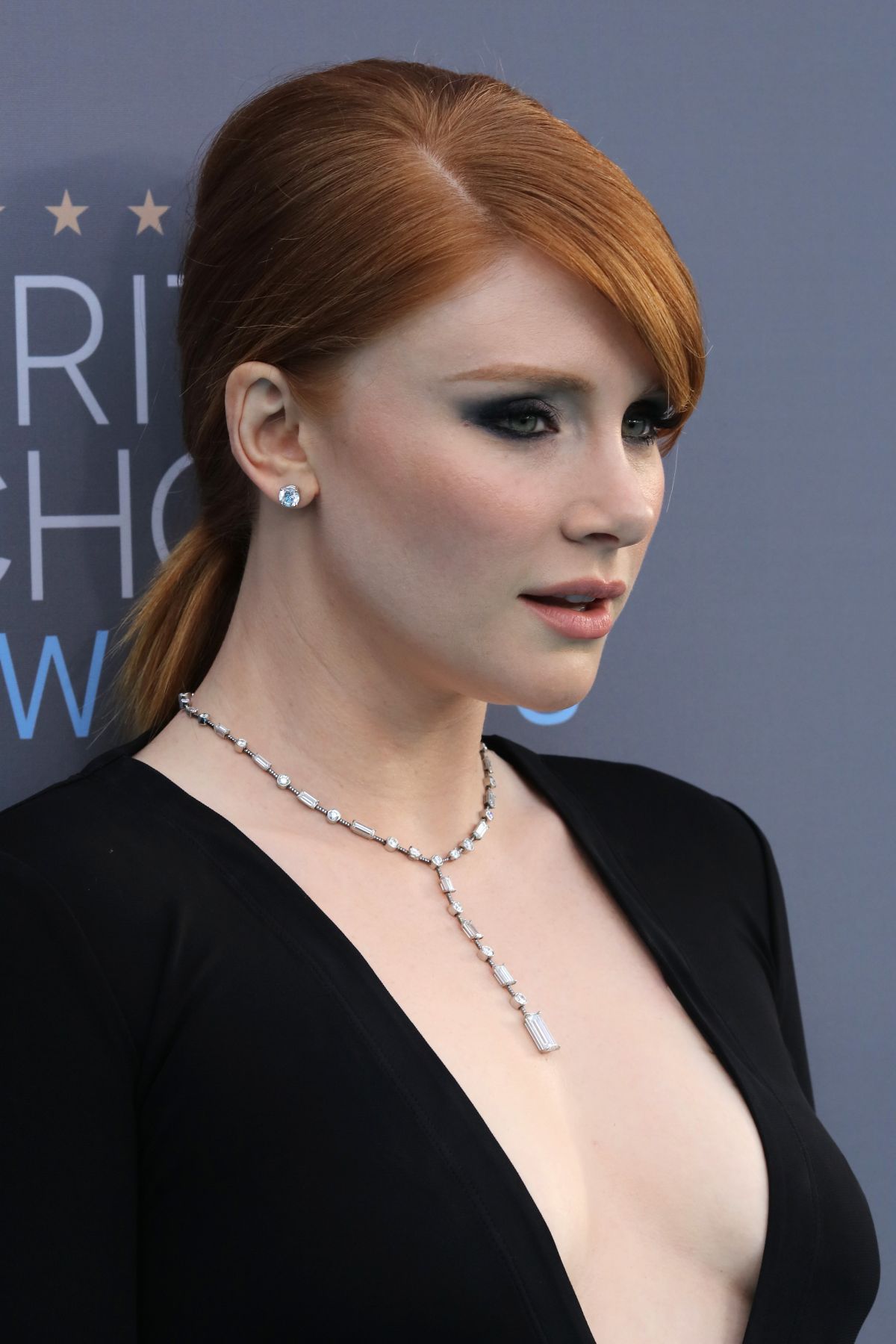 Redhead Celebs With Plunging Necklines