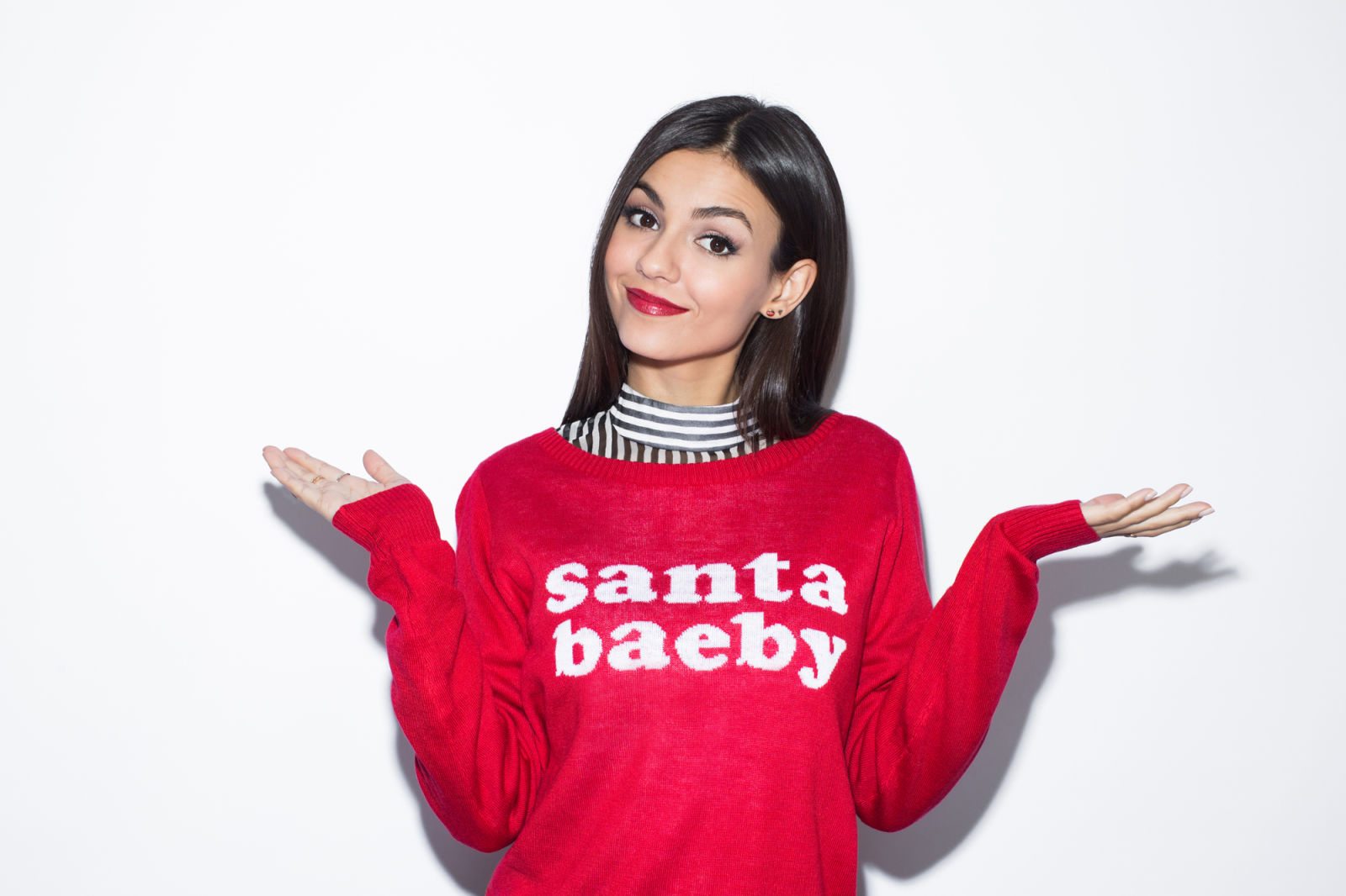 Victoria Justice – Wearing Christmas Sweaters