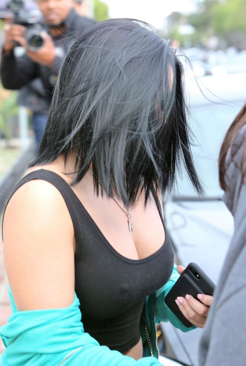 Ariel Winter Pokies While Out For A Haircut
