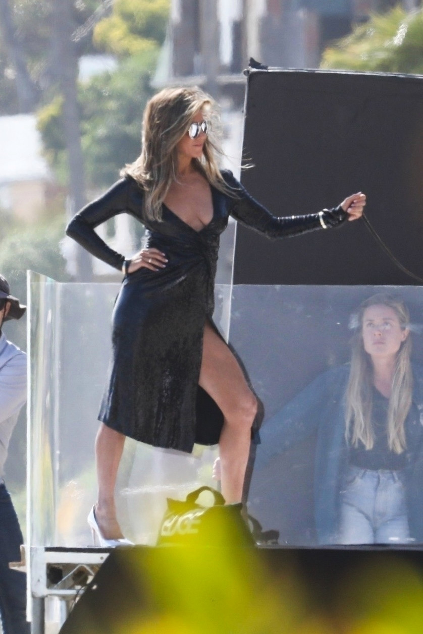 New Jennifer Aniston Photoshoot Behind Scenes