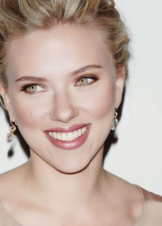 Scarlett Johansson Famous Nipple 