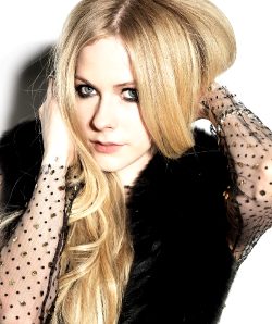 Avril Lavigne, Nylon Magazine 2014