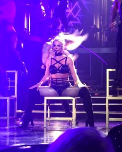 Britney Spears Performing Live – November 2016