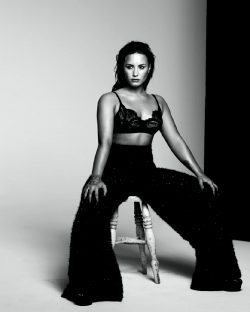 Demi Lovato – 2 Pics