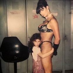 Demi Moore With Her Daughter Rumer Glenn Willis On The Set Of “Striptease”
