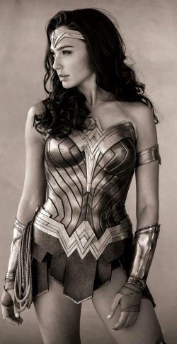 Gal Gadot’s Legs Look So Good In The Wonder Woman Costume