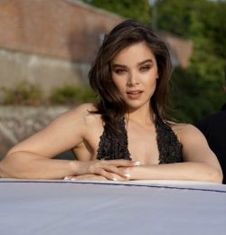 Hailee Steinfeld Giving Those “let’s Go Back To My Place And Fuck Like Animals” Eyes…