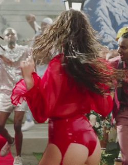 Hailee Steinfeld In “Colour” Music Video