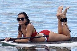 Hailee Steinfeld Showing Off Her Hot Body In A Bikini!