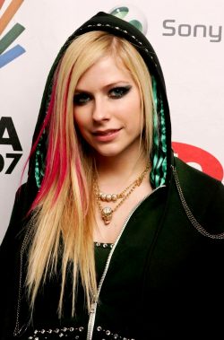 I Love Every Era Of Avril Lavigne But The ‘Girlfriend’ Era Was Her Absolute Prime! She Looked Like A Goddess Here