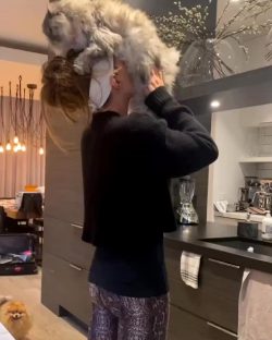 Kate Beckinsale Playing? With Her Cat