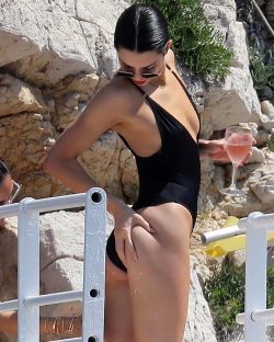 Kendall Jenner Gripping Her Own Ass