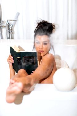 Kourtney Kardashian In A Bathtub