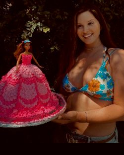 Lana Del Rey Looking Thicc In A Bikini Top With A Birthday Cake