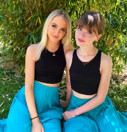 Maisie Peters & Her Twin Sister Ellen Peters