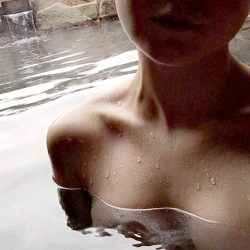 Maisie Williams In Japanese Spa
