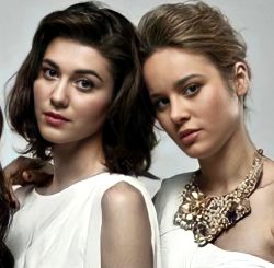 Mary Elizabeth Winstead And Brie Larson
