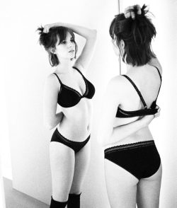 Maya Hawke Hot In Bikini.