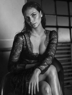 Morena Baccarin Is A Stunner