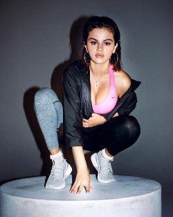 Selena Puma Crouching:p