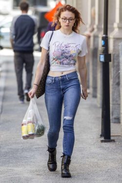 Sophie Turner In Ripped Jeans