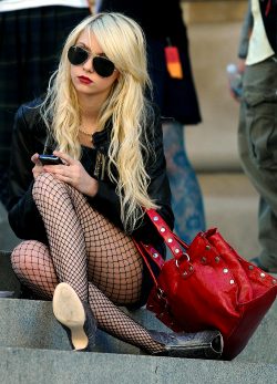 Taylor Momsen From Mean Girls Is A Treat